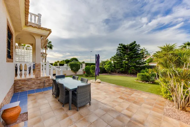 Exclusiva Villa con Jardin de ensueño en Los Dolses, a pasos de La Zenia Boulevard — 15