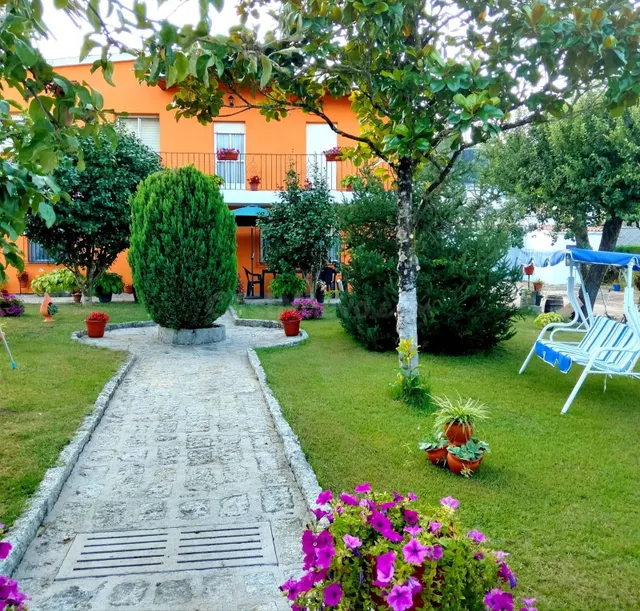 Chalet con jardín y piscina en Leiro