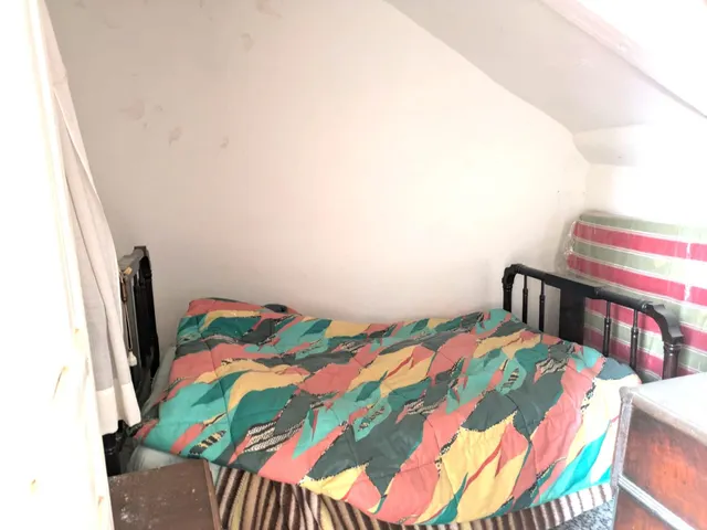 Vivienda en la localidad  Moros, pleno centro de la localidad. — 28