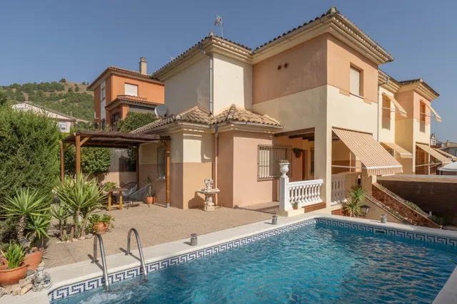 EXCLUSIVA VIVIENDA CON PISCINA PRIVADA EN URBANIZACIÓN "EL TORREÓN" EN ALBOLOTE — 48