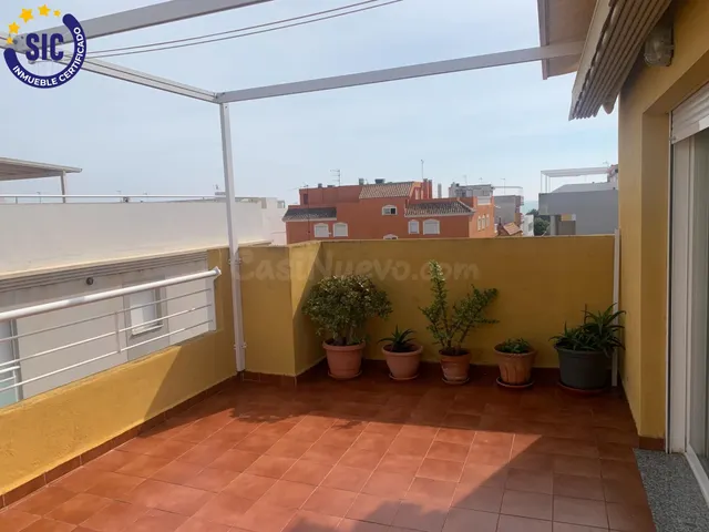 ÁTICO DÚPLEX CON AMPLIAS TERRAZAS Y VISTAS AL MAR EN LA PLAY - foto 2