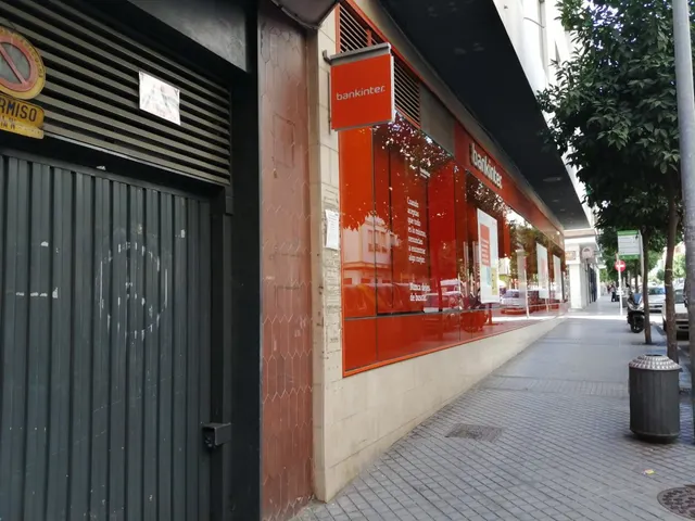 MAGNIFICO LOCAL CON DOS NEGOCIOS — 21