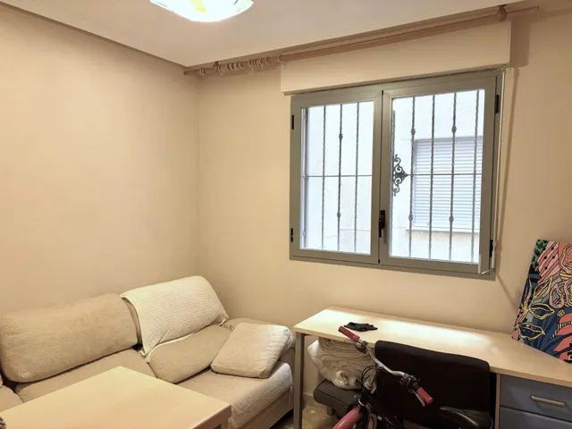 Apartamento moderno y espacioso en primera línea de mar junto a Playa del Cura. ¡3 dormitorios, 2 baños, balcón con vistas al mar (sureste) y piscina comunitaria! — 28