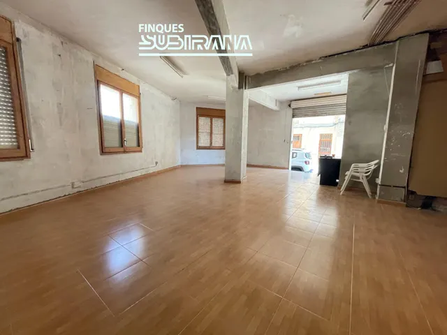 LOCAL COMERCIAL AMB POSSIBILITAT DE CANVI D'ÚS A HABITATGE A VILANOVA DEL CAMÍ — 2