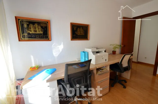 ALTO, AMPLIO Y EXTERIOR CON GARAJE Y BALCÓN, CERCA DE LA AV DE ALCOY — 32