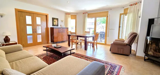 ENCANTADORA CHALET INDEPENDIENTE A SOLO 50 METROS DEL MAR EN - foto 2