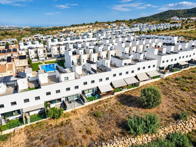 Exclusivo Chalet adosado del 2022 con gran solárium privado  - foto 5
