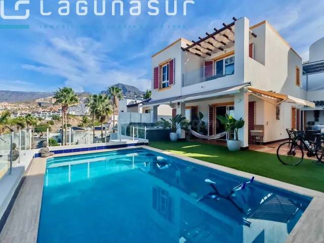 OPORTUNIDAD UNICA. EN VENTA ESPECTACULAR VILLA