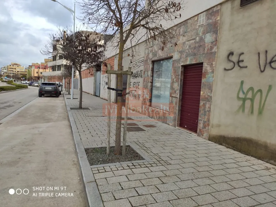 SE VENDE LOCAL DE 184M EN ZONA CAMPUS.