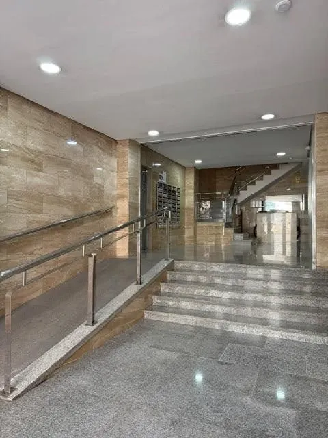 Alquiler de amplio piso en le centro, zona calle correos. — 32