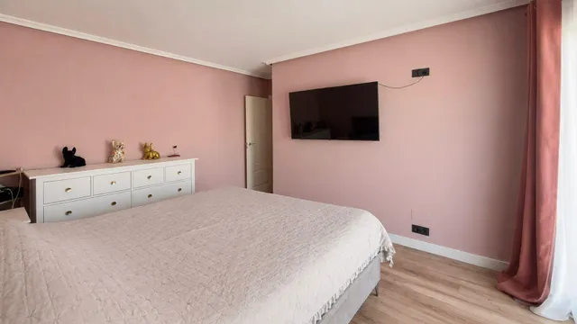 Casa reformada de 5 dormitorios con piscina privada, gran terraza y placas solares en Los Balcones — 15