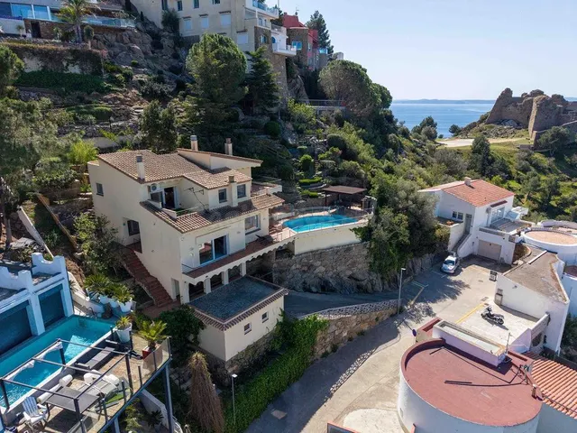 Casa con piscina con vistas panorámicas a la bahía de roses - foto 2