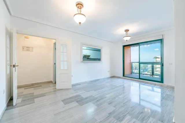 Exclusiva vivienda en primera línea de playa en el bajondillo – Torremolinos — 28