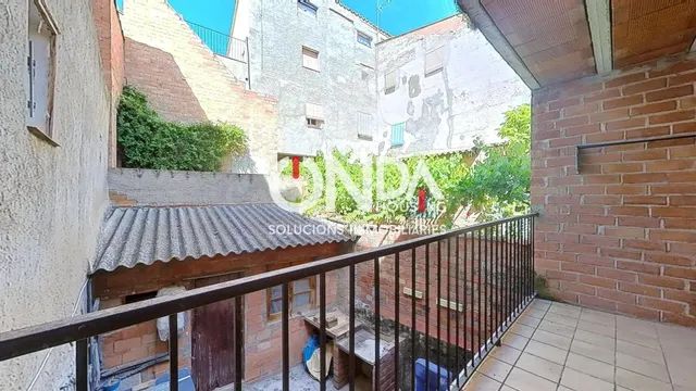 Casa de cuatro alturas en Camarasa - foto 3
