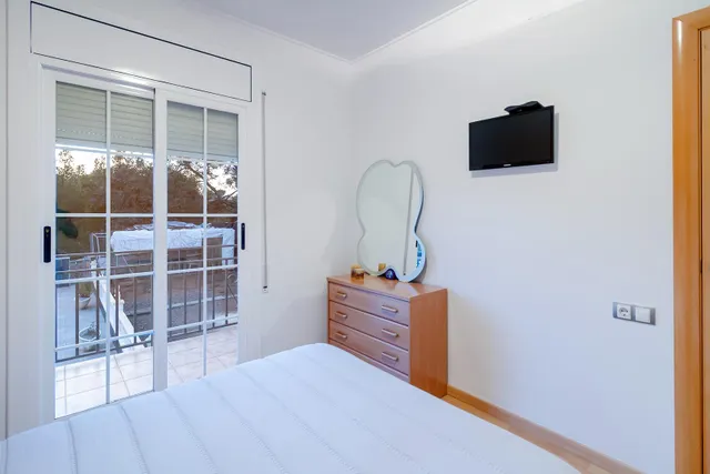 Ven a sentirlo. Las casas que cambian vidas no se describen, se viven. — 25