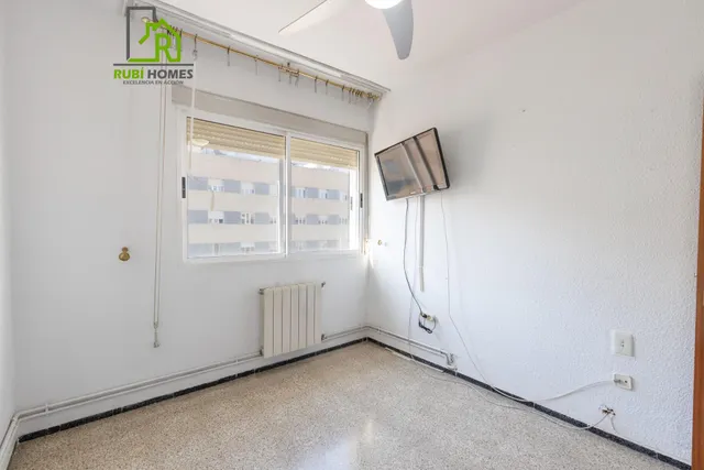 Estupendo piso  en la última planta en calle doctor azpitarte — 24