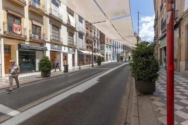 Se alquila local en una ubicación privilegiada en el corazón de Granada — 21