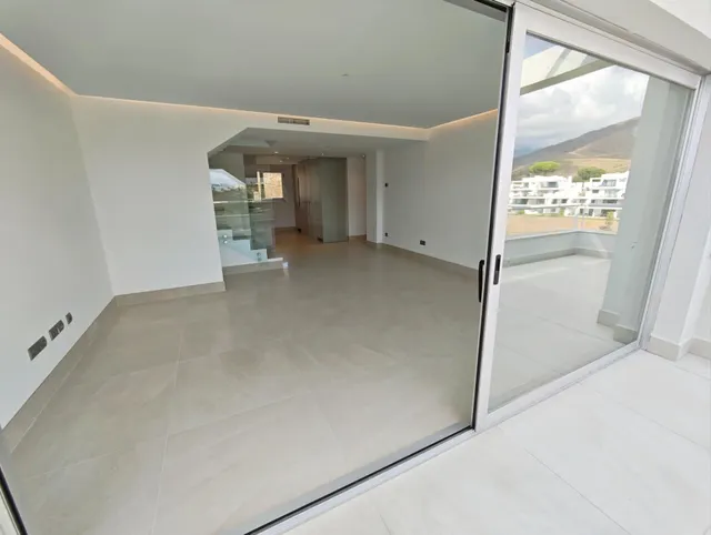 Exclusivo Ático Dúplex en Primera Línea de Golf | 215,51 m2 de Lujo, Vistas Abiertas y Solárium Privado — 12
