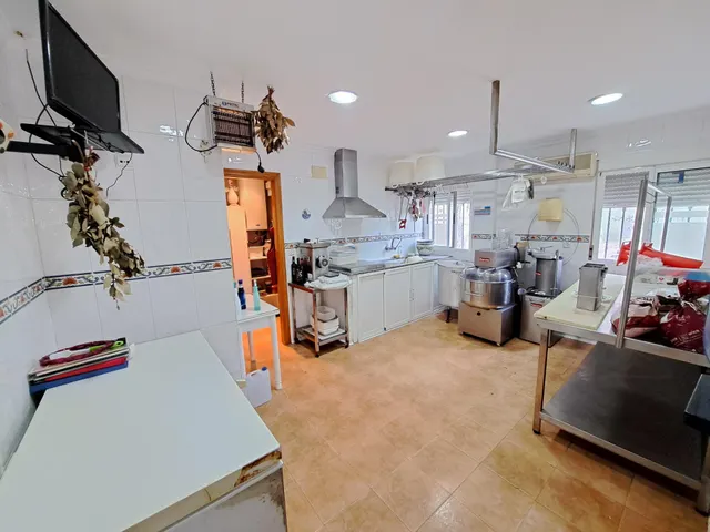 LOCAL COMERCIAL EQUIPADO COMO CARNICERIA — 6