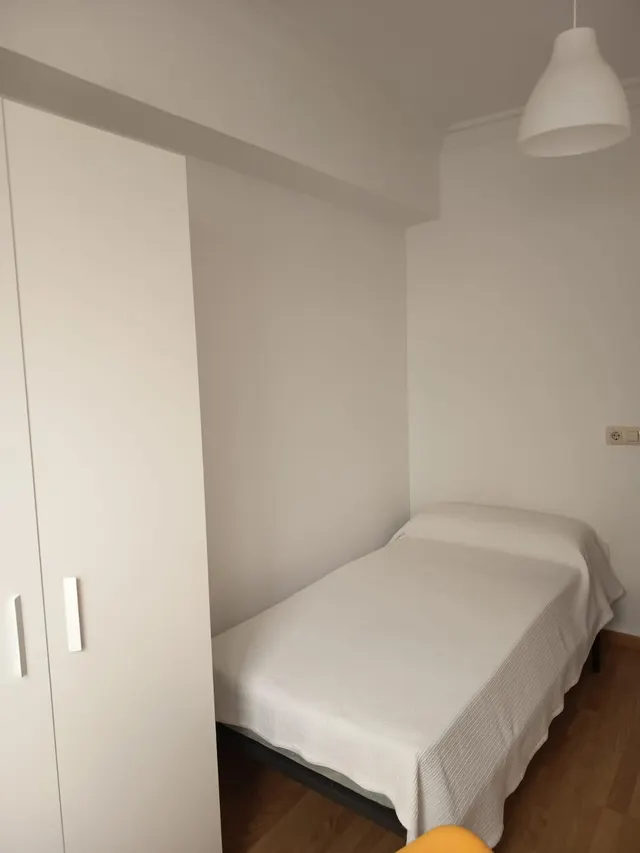 Se alquila habitación en piso en la carballeira — 10