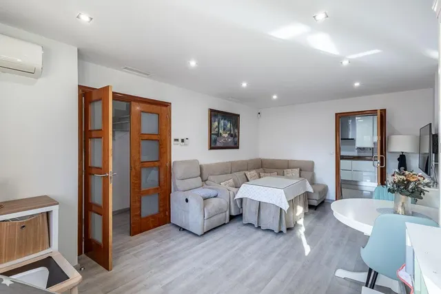 AMPLIA CASA DE 182 M2 CON PATIO, GRAN SÓTANO Y A MENOS DE 5  - foto 5