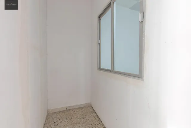 Local comercial en el zaidin, junto avda. dilar. — 16