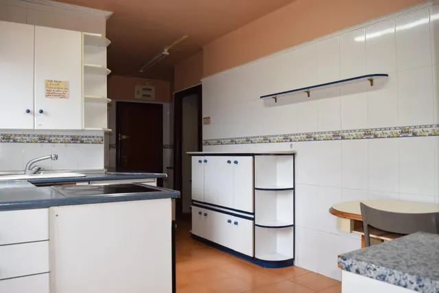 Piso Avenida Hermanos Menéndez Pidal — 33