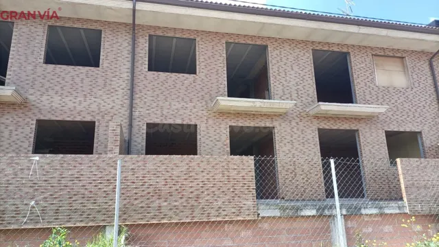 Edificio en obra en Hormilla - foto 2