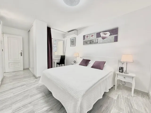 Apartamento de 2 dormitorios con terraza, piscina y garaje privado en las rampas, Fuengirola — 18