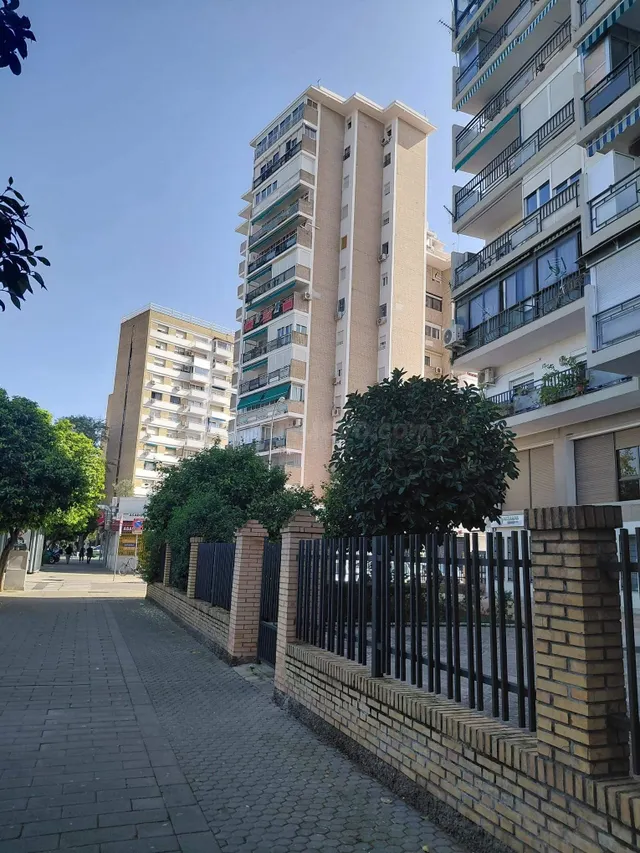 Venta de amplio piso en Nervión - foto 3