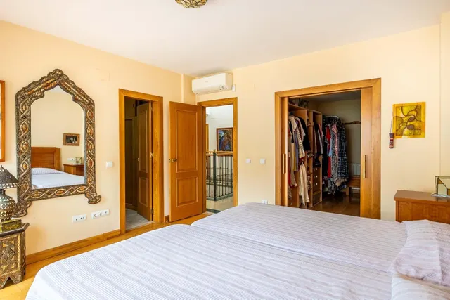 Fabulosa casa con patio ajardinado en Gelves, a diez minutos del centro de Sevilla. — 14