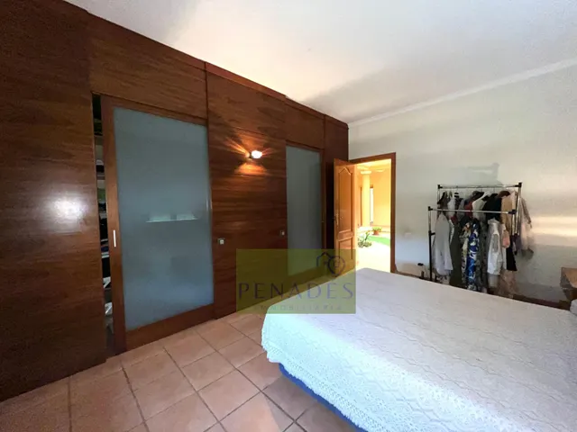 Espectacular chalet a la venta con impresionante jardín interior — 16