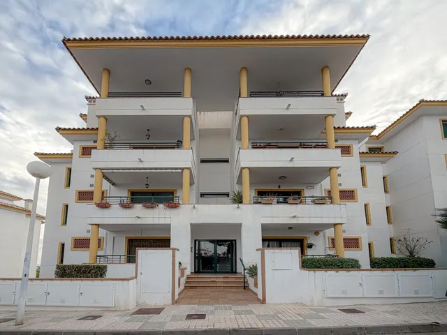 ESPACIOSA VIVIENDA DE 2 habitaciones + PISCINA Y PARKING COM - foto 4