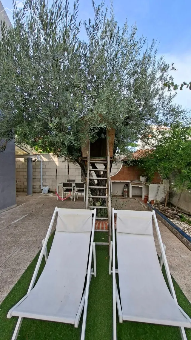 Adosado en Playa de Miramar a 600m del mar, con parcela de 213 m2, piscina comunitaria, barbacoa, chimenea y garaje para varios coches. — 8