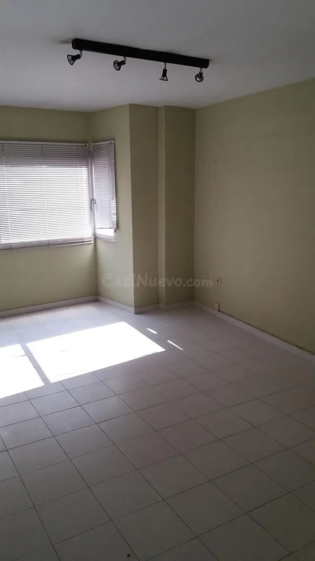 LOCAL COMERCIAL ENTRESUELO 1º CON TRASTERO