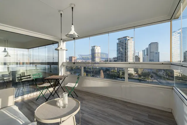 PISO CON VISTA AL MAR — 3