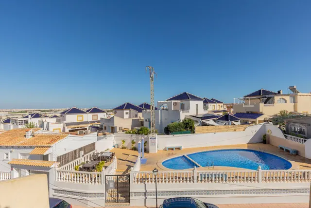 Dúplex reformado en Los Balcones: sol, comodidad y ubicación estratégica — 38
