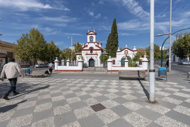 OPORTUNIDAD DE VENTA DE PISO EN ZONA ANCHA DE CAPUCHINOS — 28
