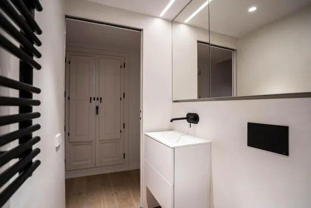 Piso en venta en carrer d'Avinyó — 18