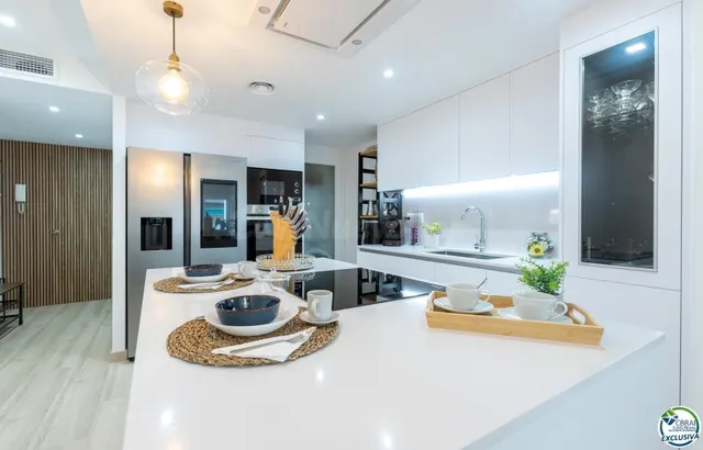 Apartamento reformado con 3 habitaciones a 100 m de la playa - foto 2