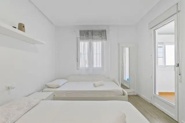 BONITA CASA ADOSADA EN ORIHULA COSTA:3 HAB, 1 BAÑO, 1 ASEO — 14