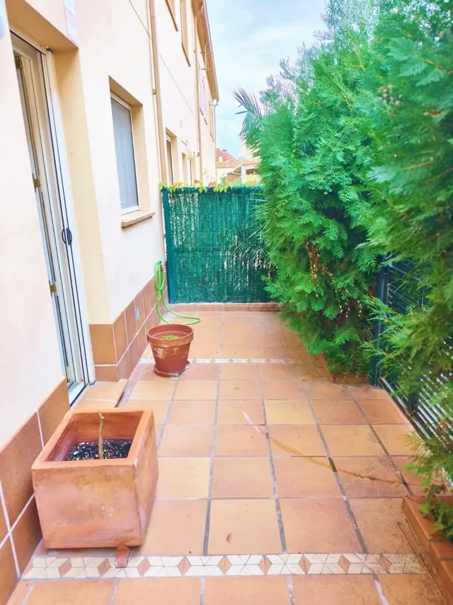 Magnífica casa adosada con amplio garaje en el casco urbano  - foto 3