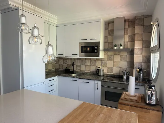 Gran apartamento de dos habitaciones y dos baños, a dos paso
