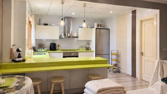 Casa de dos plantas 5 dormitorios 2 cocinas garaje terraza y buhardilla — 6