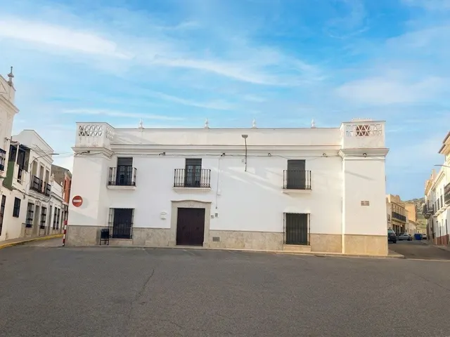 Imponente edificio histórico de 810 m2 con gran patio en casco histórico de Arroyo de San Serván — 6