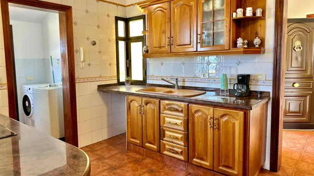 Chalet independiente con 5.318 m2 de parcela y vistas al mar en Candelaria — 19