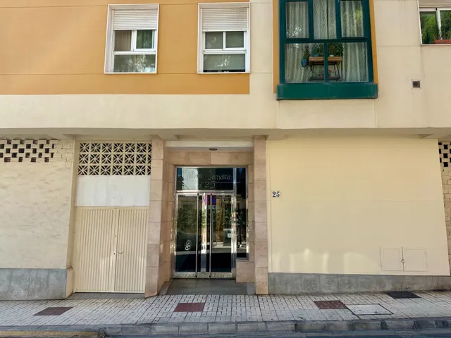 Ático dúplex reformado con amplia terraza en la zona de El Calvario, Torremolinos — 34
