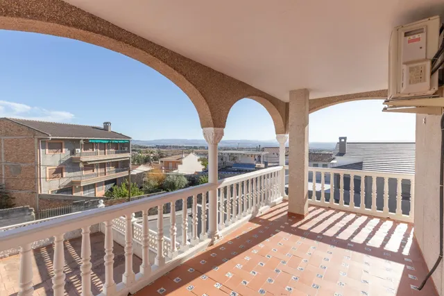 Edificio con dos viviendas en Jun — 30
