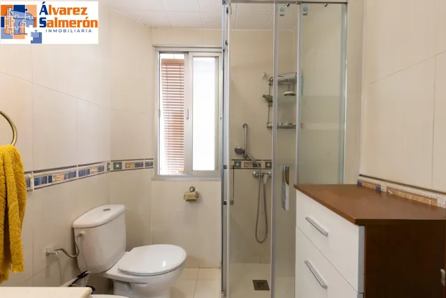 Piso de 3 dormitorios en calle milán, zaidín | muy luminoso y con gran potencial — 19