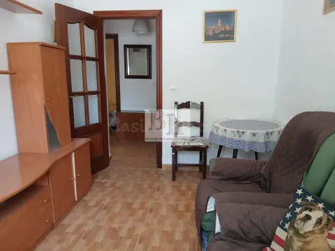 OPORTUNIDAD PISO SITUADO EN GAMARRA!  3 DORMITORIOS, SALÓN INDEPENDIENTE,  PATIO, EXTERIOR, DIRECTAMENTE PARA ENTRAR A VIVIR, MEJOR VER....